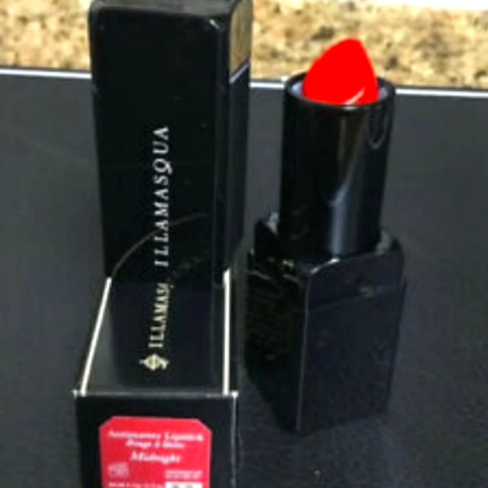 NWT Illamasqua Lipstick in Midnight